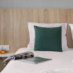 ** Hotel Logis Restaurant L'abri Francia